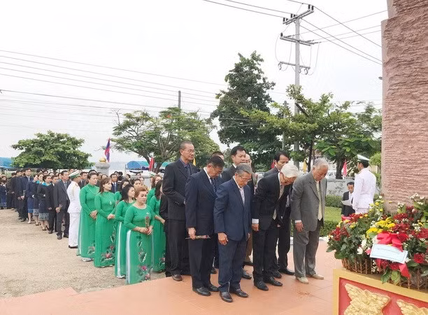 世界各地举行纪念胡志明主席诞辰128周年的活动 ảnh 1