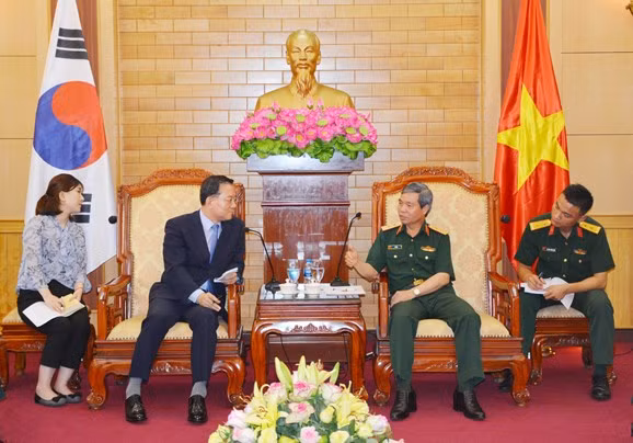 越南与韩国密切两军代表团互访 ảnh 1