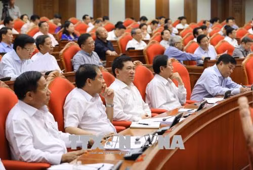 越共十二届七中全会讨论干部队伍建设提案 ảnh 2