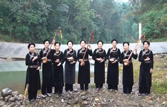 将民族语言纳入本科课程 维护少数民族文化 ảnh 1
