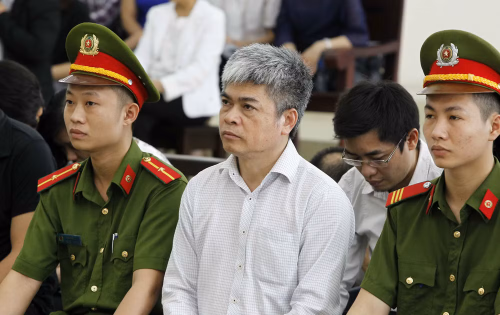 何文深贪污案二审作出判决：维持对何文深与阮春山的一审判决 ảnh 3