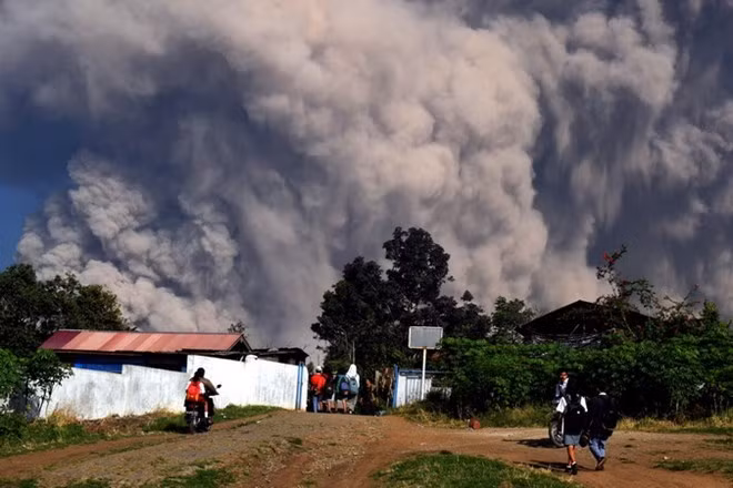 印尼默拉皮火山再喷发 周边居民被迫疏散 ảnh 1