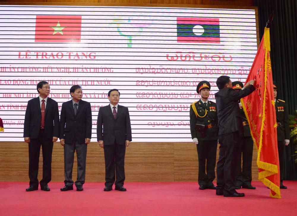 奠边省荣获老挝国家主席授予的友谊勋章 ảnh 1