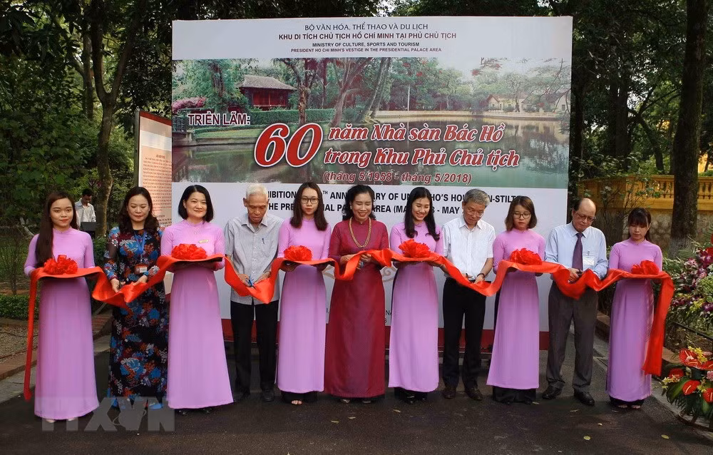 “主席府遗迹区内的胡伯伯高脚屋建成60周年”研讨会在河内举行 ảnh 1