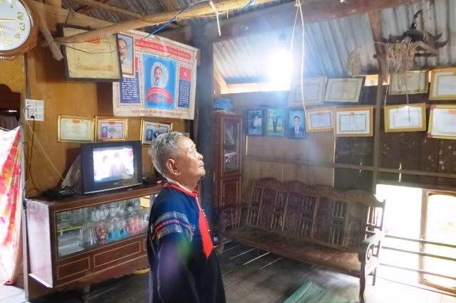 努力让农村、山区和海岛地区居民用上电 ảnh 2
