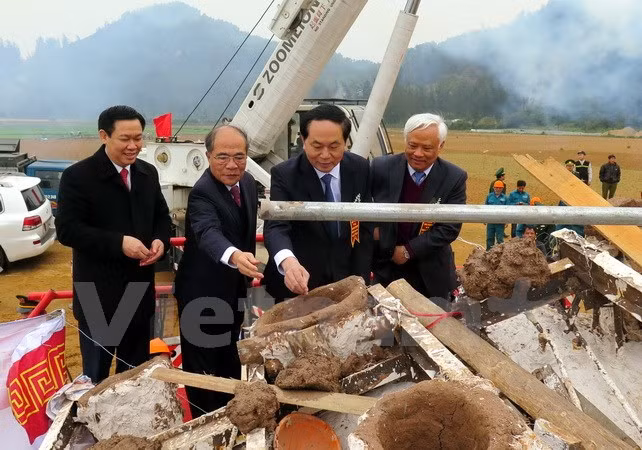 国家主席陈大光出席梅黑帝庙落成典礼及梅黑帝塑像铸造仪式 ảnh 1 国家主席陈大光出席梅黑帝庙落成典礼及梅黑帝塑像铸造仪式 ảnh 1