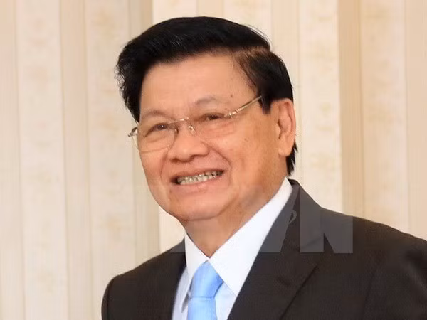老挝总理通伦·西苏里赴越出席越老政府间委员会第39次会议 ảnh 1