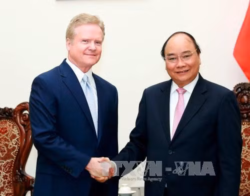 越南政府总理阮春福会见美国前参议员詹姆斯·韦伯 ảnh 1