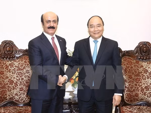 越南政府总理阮春福会见卡塔尔大使 ảnh 1