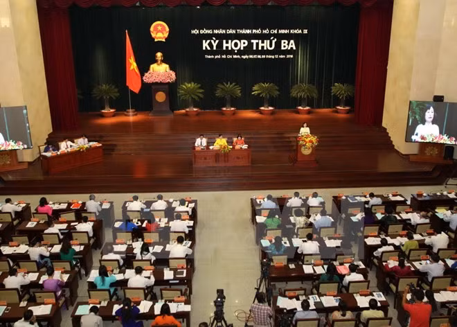 胡志明市第九届人民议会第三次会议拉开序幕 ảnh 1 胡志明市第九届人民议会第三次会议拉开序幕 ảnh 1