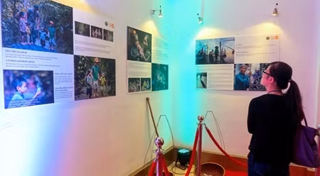 再现在越移民者生活的摄影展拉开序幕 ảnh 1