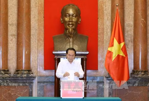 越南国家主席办公厅为中部以南灾区灾民筹集善款 ảnh 1