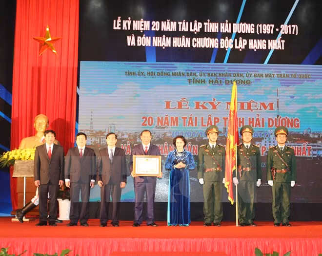 阮氏金银主席出席海阳省重建20周年庆典 ảnh 1