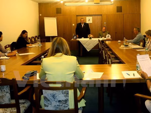 捷克越南友好协会强烈谴责有关越南的不实言论 ảnh 1