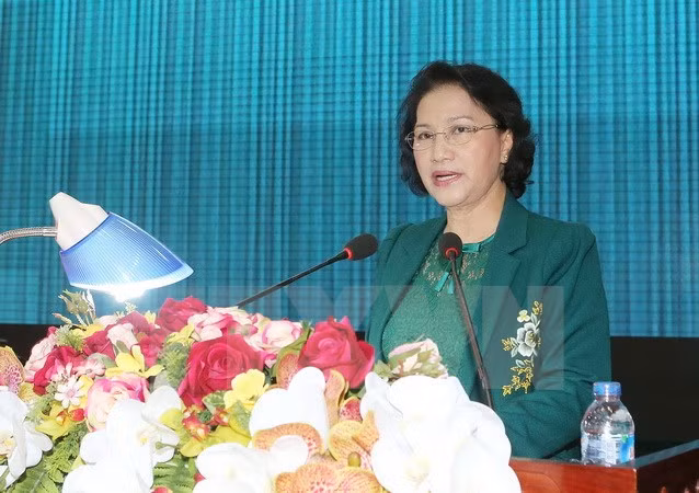 越南国会主席阮氏金银与芹苴市第九军区选民接触 ảnh 1 越南国会主席阮氏金银与芹苴市第九军区选民接触 ảnh 1