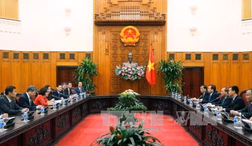 越南政府总理阮春福会见中国若干集团领导人 ảnh 1