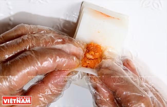 越南美食：清化烤虾卷 ảnh 3