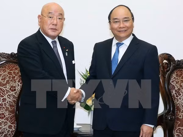 越南政府总理阮春福会见日本内阁特别顾问 ảnh 1 越南政府总理阮春福会见日本内阁特别顾问 ảnh 1