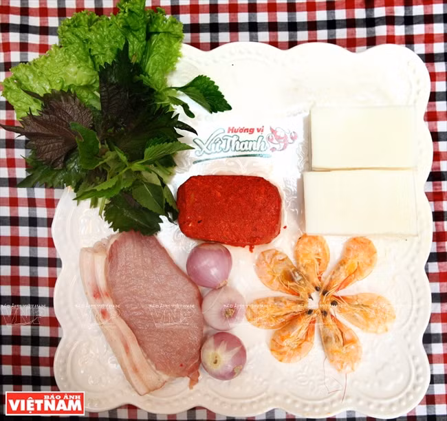 越南美食：清化烤虾卷 ảnh 1