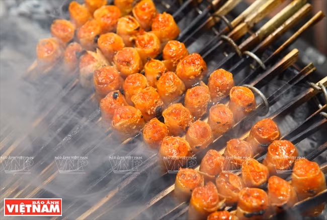 越南美食：清化烤虾卷 ảnh 5
