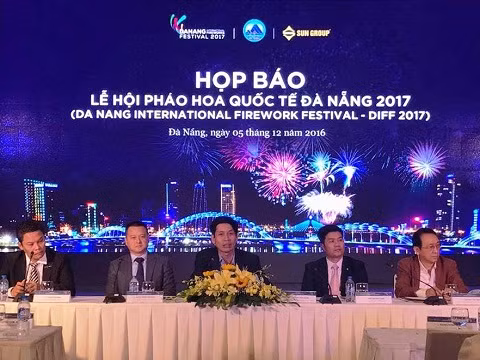 2017年岘港国际烟花节将于明年4月底举行 ảnh 1