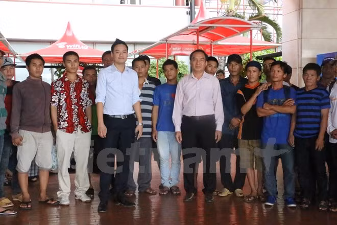 印尼将57名越南渔民释放回国 ảnh 1