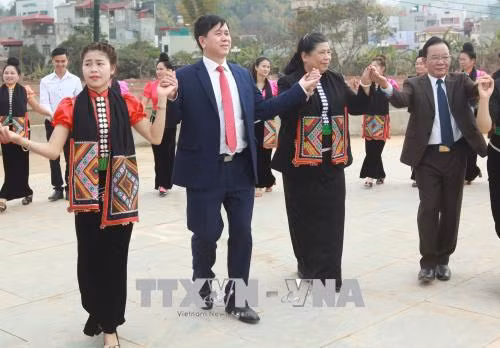 国会副主席丛氏放与山罗省人民共度春节 ảnh 2 国会副主席丛氏放与山罗省人民共度春节 ảnh 2