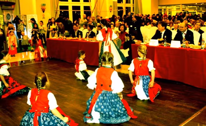  海外越南侨胞迎新活动纷纷举行 ảnh 1