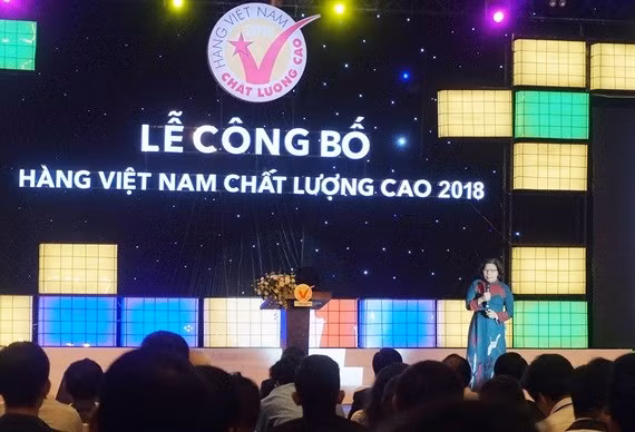 越南优质产品企业协会向640家企业颁发越南优质产品证书 ảnh 1 越南优质产品企业协会向640家企业颁发越南优质产品证书 ảnh 1