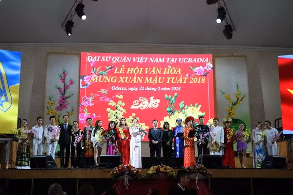 越南在乌克兰举行喜迎2018年戊戌年新春活动 ảnh 1