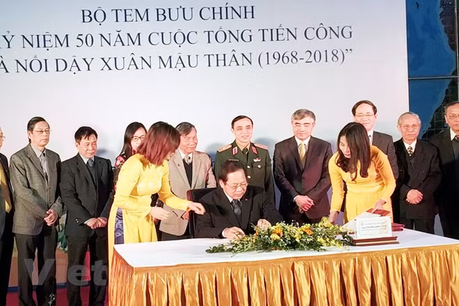 “纪念1968年戊申春季总进攻和崛起50周年”特种邮票集正式发行 ảnh 1