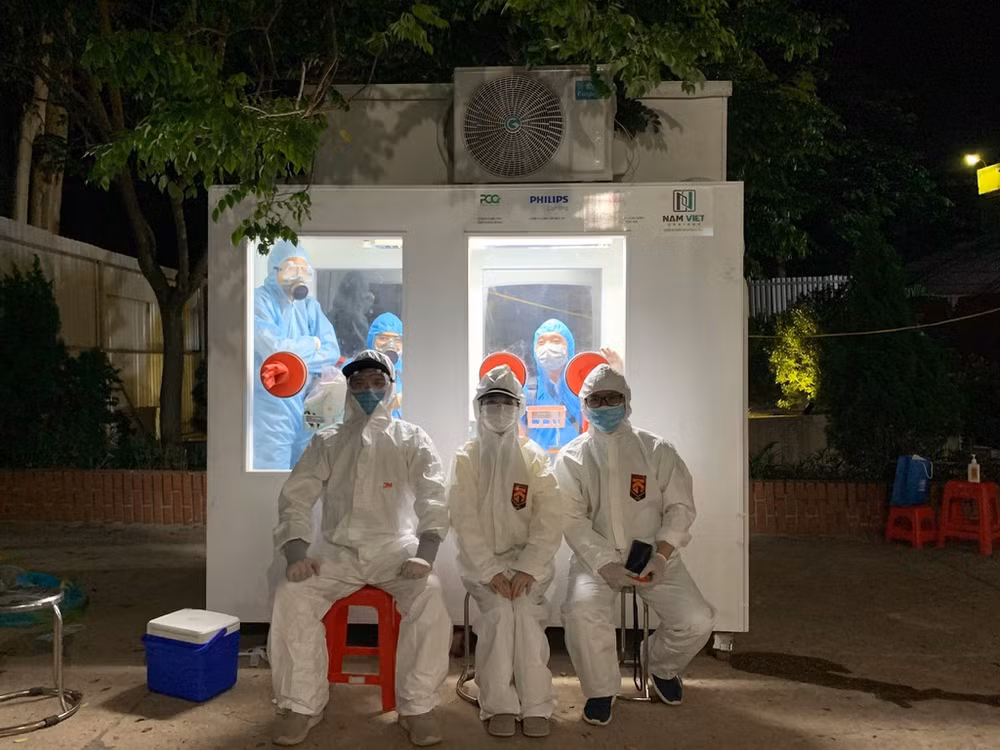 安装空调的新冠肺炎核酸检测室投入运营 ảnh 1
