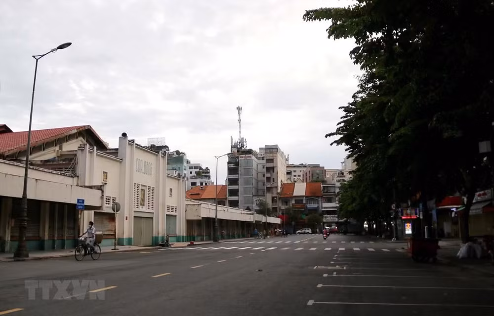 新冠肺炎疫情：胡志明市封锁另外6个地区 暂停出租车运营 解散自发市场 ảnh 1
