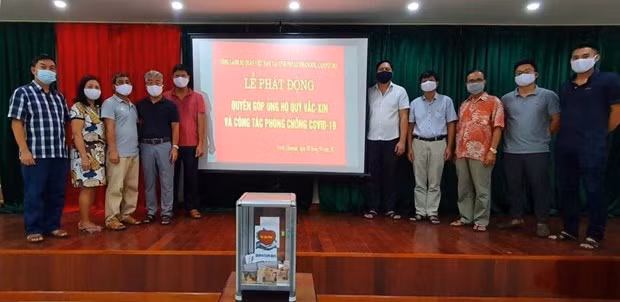 越南驻柬埔寨西哈努克省总领事馆举行新冠疫苗基金捐赠活动启动仪式 ảnh 1