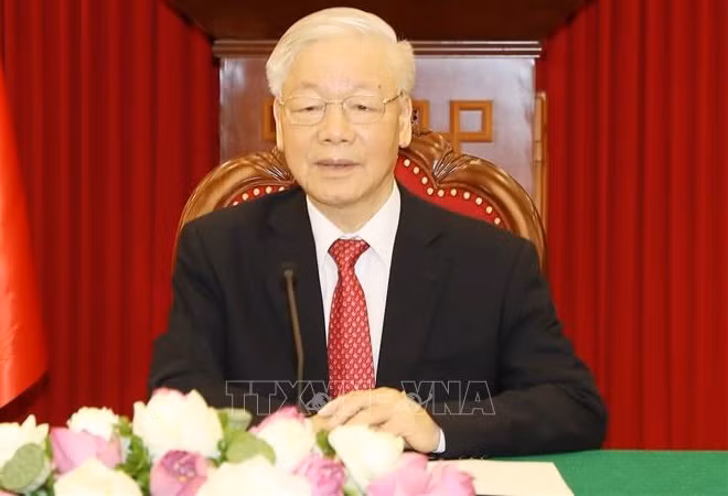 加拿大学者：阮富仲总书记的署名文章瞄准了越南未来的战略走向 ảnh 1
