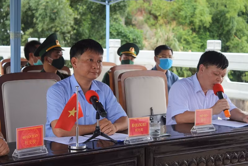 越南广宁省芒街市与中国广西东兴协调 保持防疫成果并推动经济发展 ảnh 1 越南广宁省芒街市与中国广西东兴协调 保持防疫成果并推动经济发展 ảnh 1