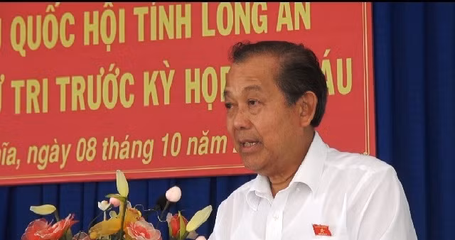 越南政府常务副总理张和平会见隆安省选民 ảnh 1 越南政府常务副总理张和平会见隆安省选民 ảnh 1
