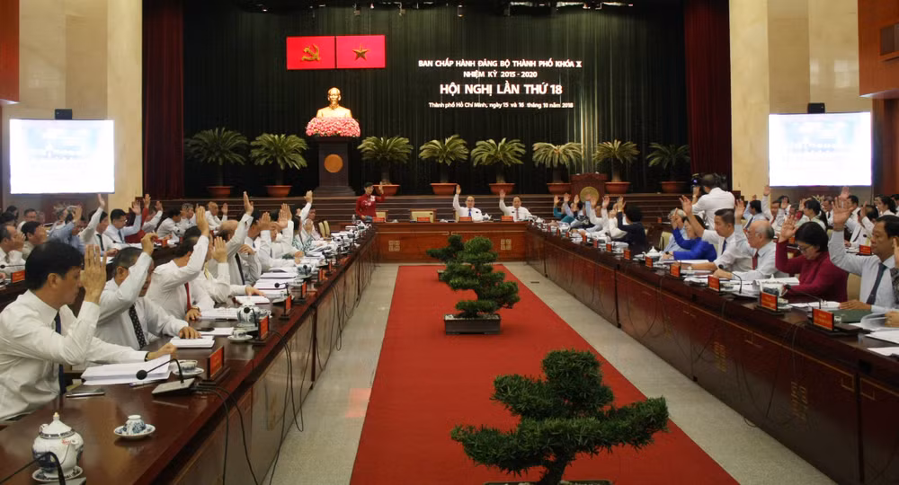 越共胡志明市第十届委员会第十八次全体会议开幕 ảnh 1 越共胡志明市第十届委员会第十八次全体会议开幕 ảnh 1