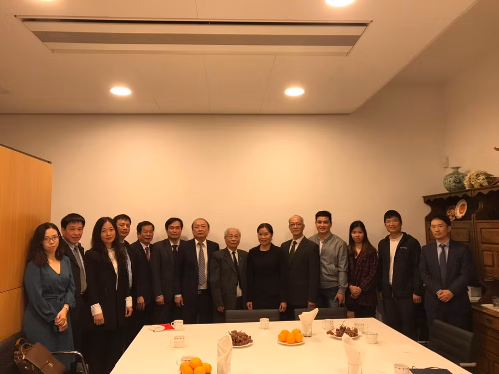 越共中央宣教部工作代表团访问荷兰 了解该国传媒政策 ảnh 2
