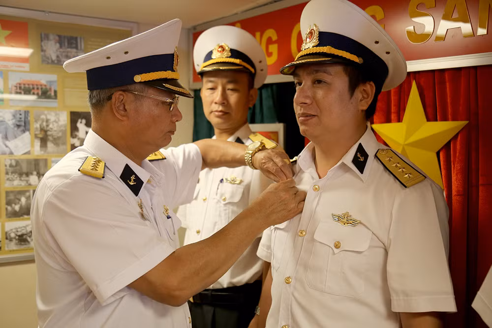 越南015号“陈兴道” 导弹护卫舰抵达金兰港 圆满结束2018年防务外交任务 ảnh 2