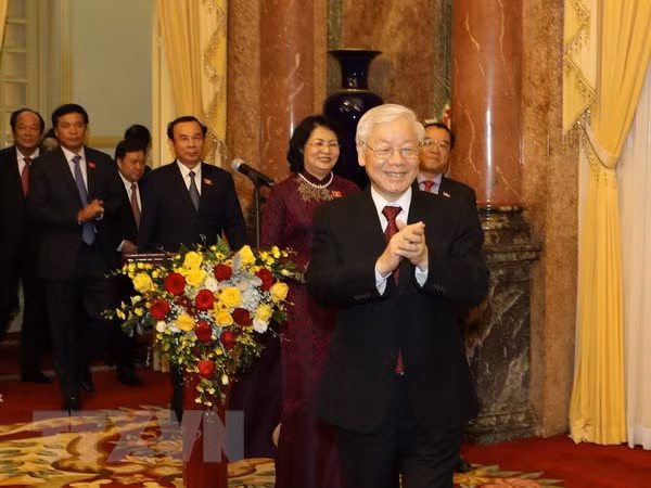 越共中央总书记、国家主席阮富仲会见越南国家主席办公厅全体干部人员 ảnh 1 越共中央总书记、国家主席阮富仲会见越南国家主席办公厅全体干部人员 ảnh 1
