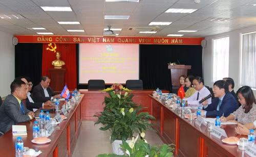 越南新闻工作者协会和柬埔寨记者协会加强交流 寻求合作机遇 ảnh 1 越南新闻工作者协会和柬埔寨记者协会加强交流 寻求合作机遇 ảnh 1