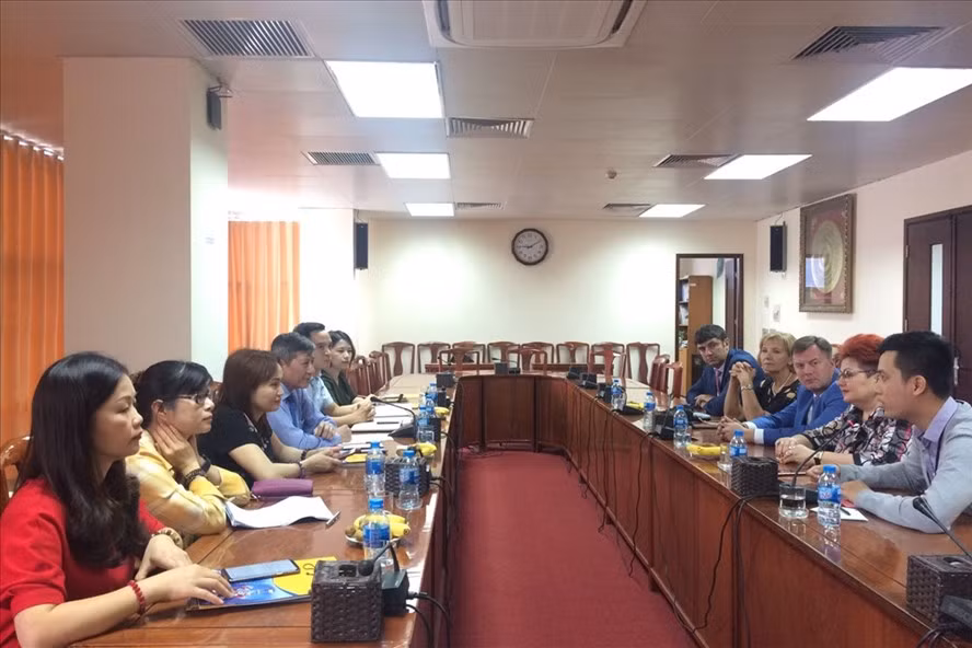 越南劳动总联合会与白俄罗斯化工、矿产和石油工业工会分享工会工作经验 ảnh 1