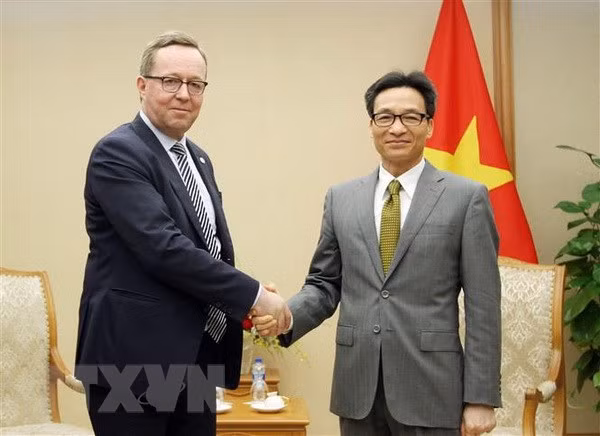 越南政府副总理武德儋会见芬兰经济部部长米卡林拉 ảnh 1
