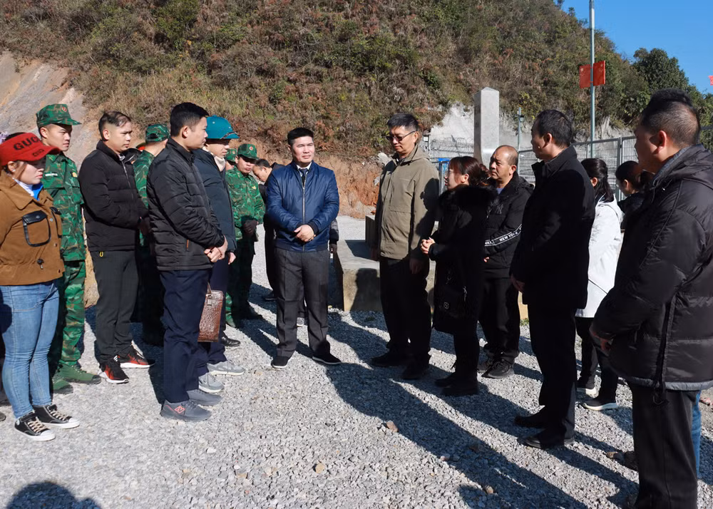 越南河江省与中国云南省开展双边边境联合巡查 ảnh 1