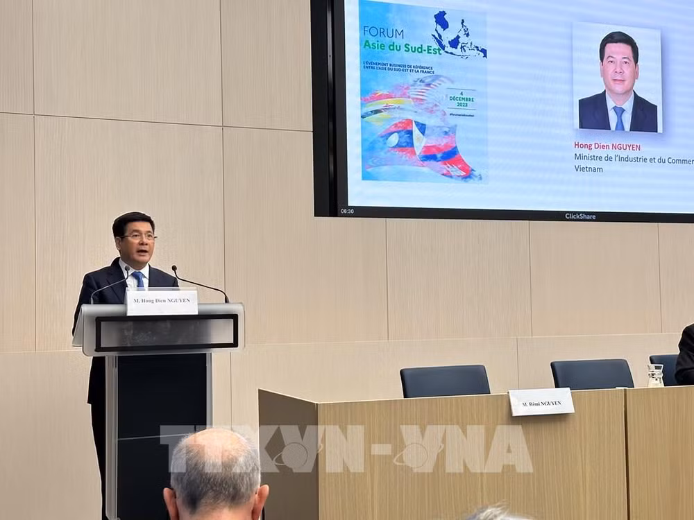 越南工贸部部长阮鸿延出席东南亚论坛和越南座谈会 ảnh 1 越南工贸部部长阮鸿延出席东南亚论坛和越南座谈会 ảnh 1