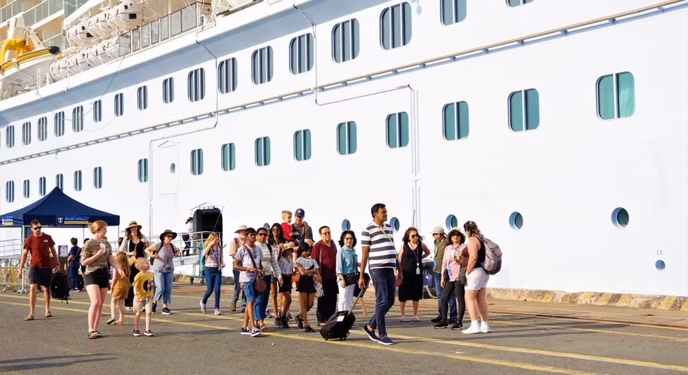 越南接待国际游客人数实现1250~1300万人次的目标 ảnh 2 越南接待国际游客人数实现1250~1300万人次的目标 ảnh 2