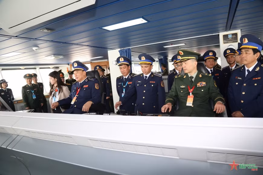 越南海警CSB 8002号舰开始对中国进行访问交流 ảnh 2