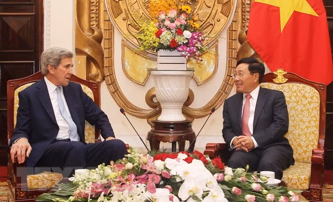 美国前国务卿约翰•克里来越出席2019年越南经济论坛 ảnh 1 美国前国务卿约翰•克里来越出席2019年越南经济论坛 ảnh 1