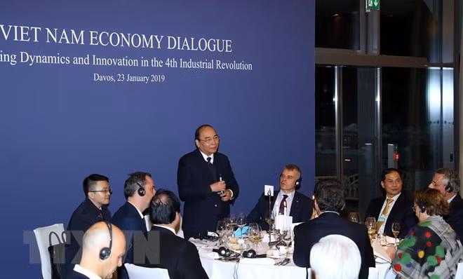 WEF Davos 2019: 越南政府总理阮春福与世界跨国集团负责人进行对话 ảnh 1
